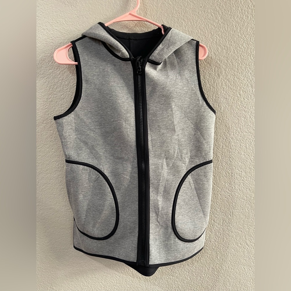 Lululemon Insculpt Vest reversible gray and black size 6